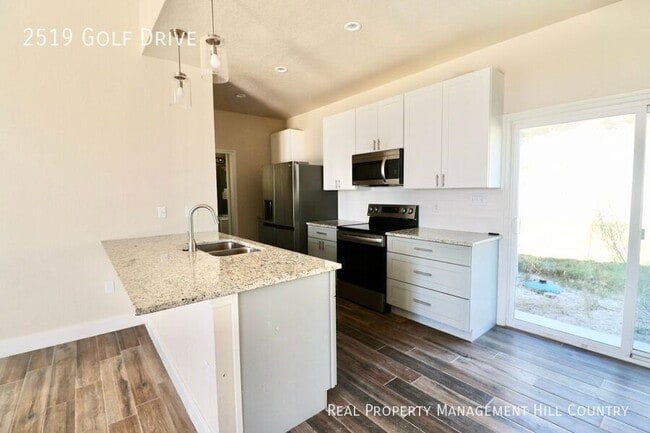 Building Photo - 2519 Golf Dr