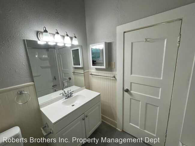 Building Photo - 2 br, 1 bath House - 207 NW 1st Street