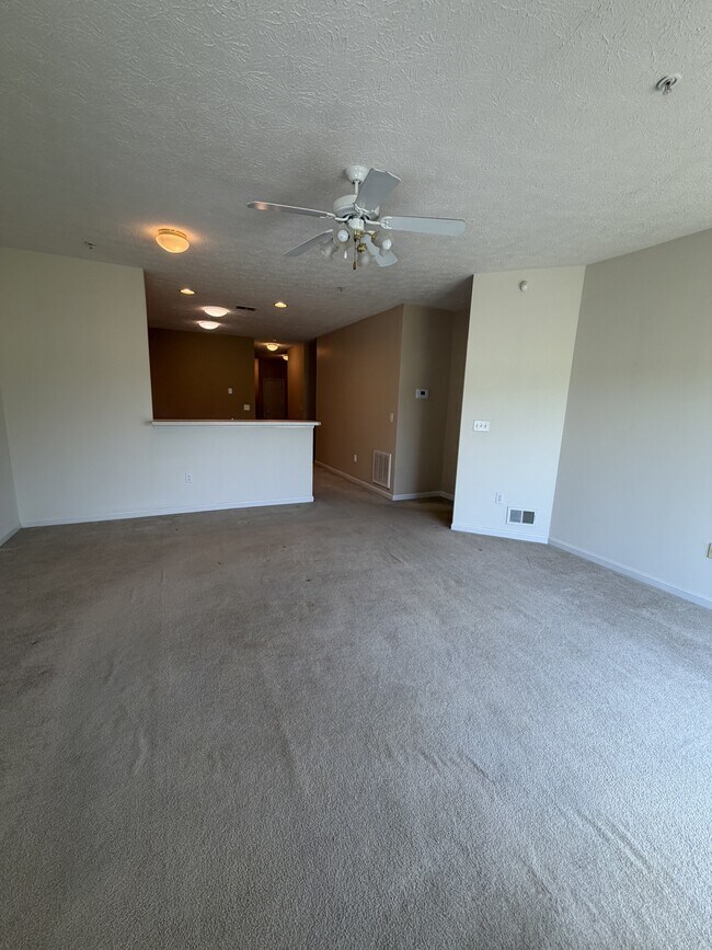 Building Photo - 9008 Executive Club Dr