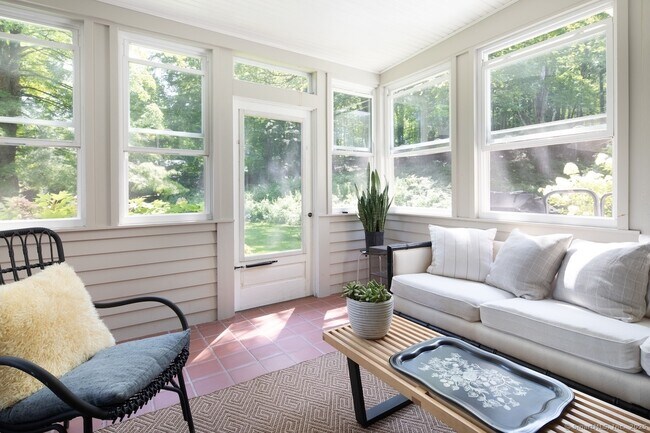 Building Photo - 16 Under Mountain Rd