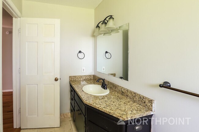 Building Photo - 3 BR/2BA | Newly Renovated Single Family Home |  2 Car Garage | Large Subbasement