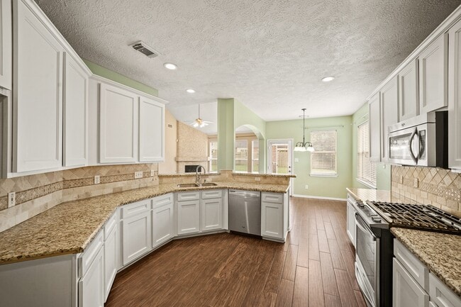 Building Photo - 10008 Dawn Brook Dr