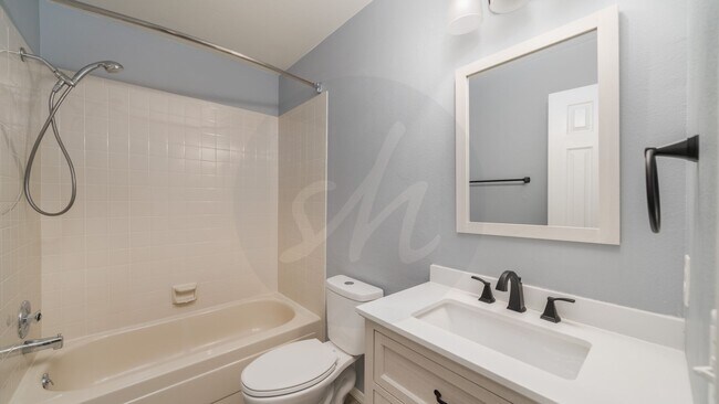 Building Photo - Four bedroom in Gatehouse Village with Fenced Yard and Views!
