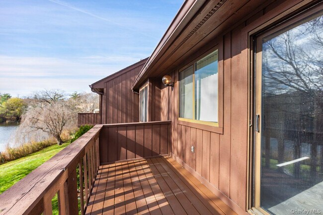 Building Photo - 422 Panorama Dr