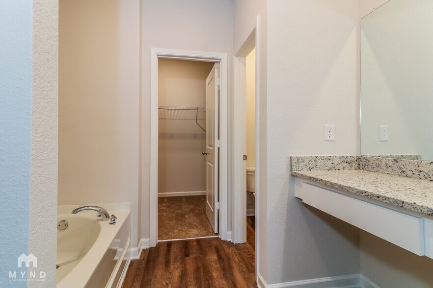 Building Photo - 3359 Bridgewood Dr