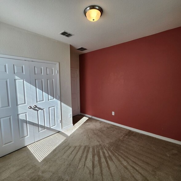 Building Photo - 330 Anchor