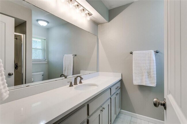 Building Photo - 1022 Garden Grove