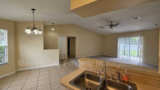 Building Photo - 10368 Lansfield St