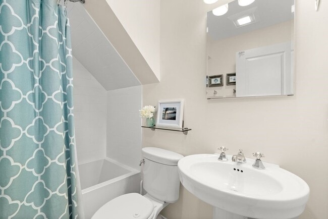 Building Photo - 76 Pearl St