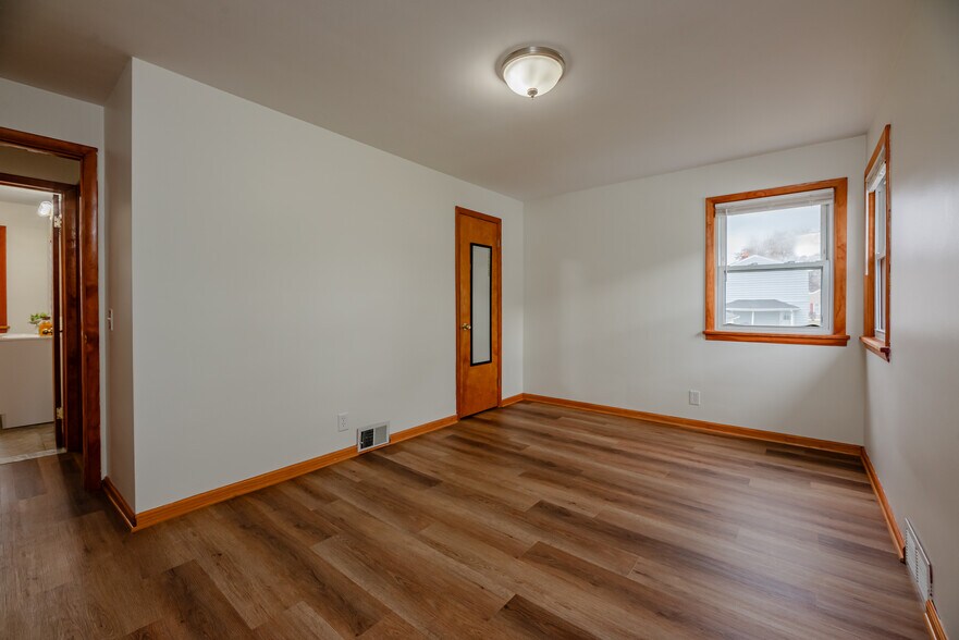 Building Photo - 416 W Spruce St