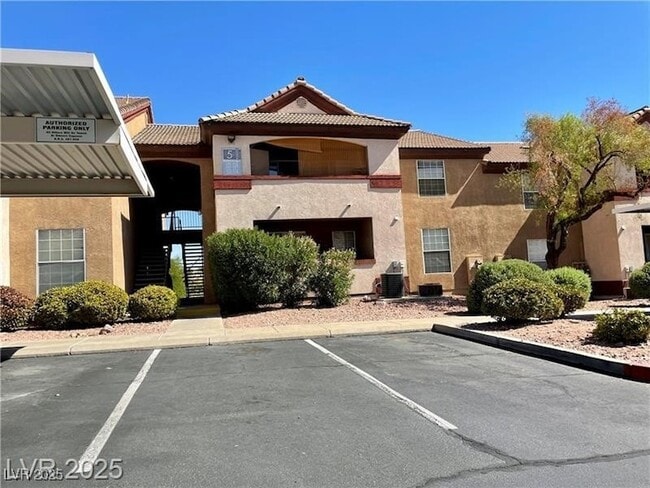 Primary Photo - 231 W Horizon Ridge Pkwy