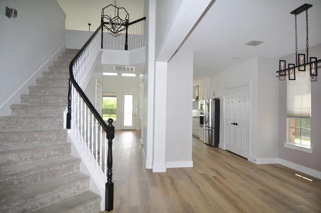 Building Photo - 3812 Lakeway Dr
