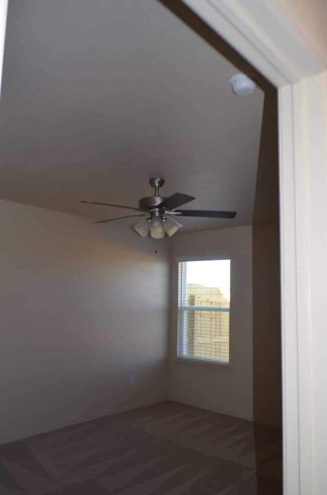 Building Photo - 1713 Clovis Dr