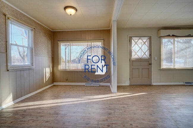 Building Photo - 1327 E Hurd Rd