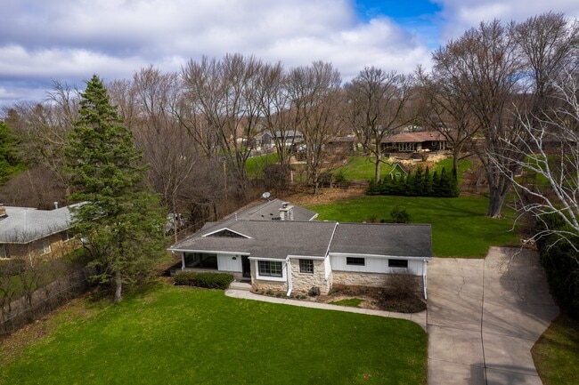 Building Photo - 2428 S Root River Pkwy