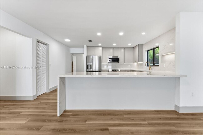 Building Photo - 443 SW 21st Rd