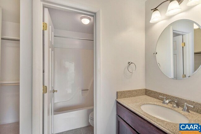 Building Photo - 328 Harvest Dr