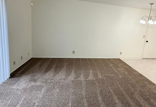 Building Photo - 200 Northwoods Ave