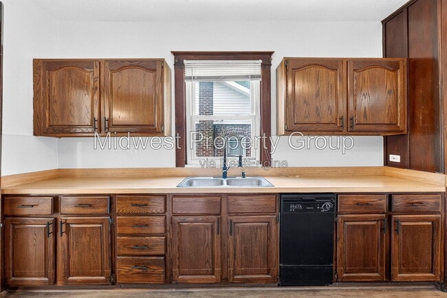 Building Photo - 1208 Verl Pl