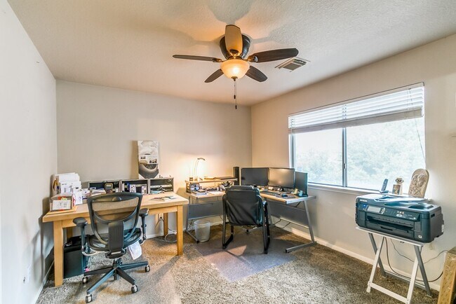 Building Photo - 3715 Slocom Dr