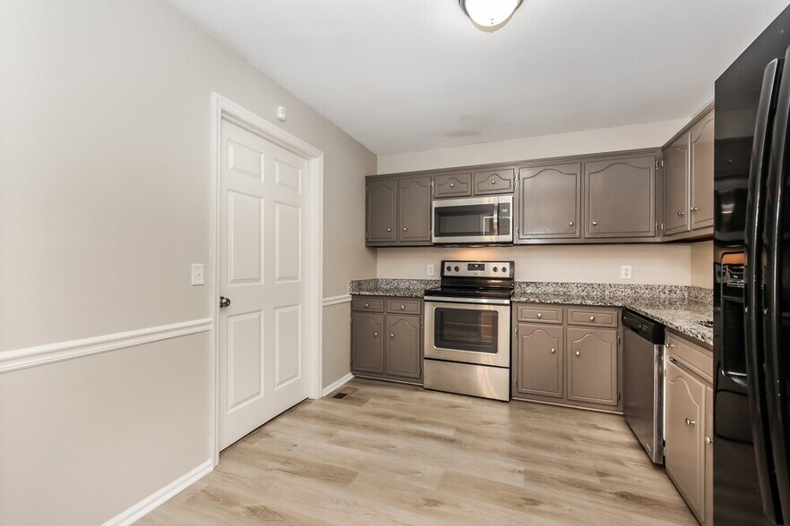 Building Photo - 3724 Belle Oaks Dr