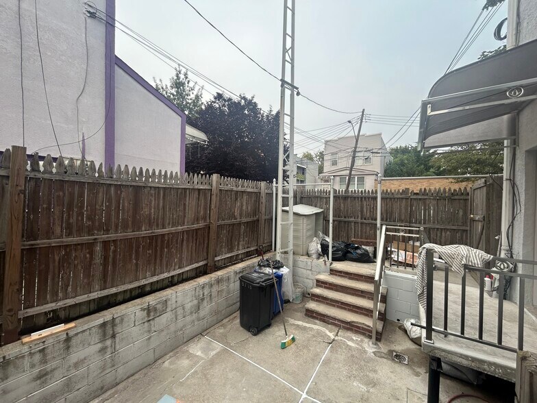 Building Photo - 6716 64th Pl