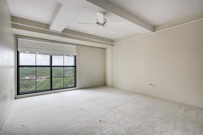 Building Photo - 1025 S Shepherd Dr