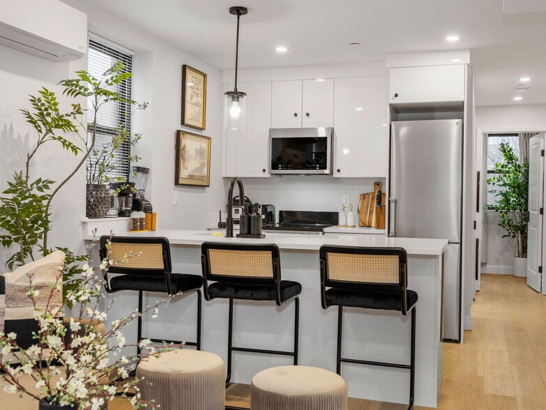 Building Photo - 193 Salem St