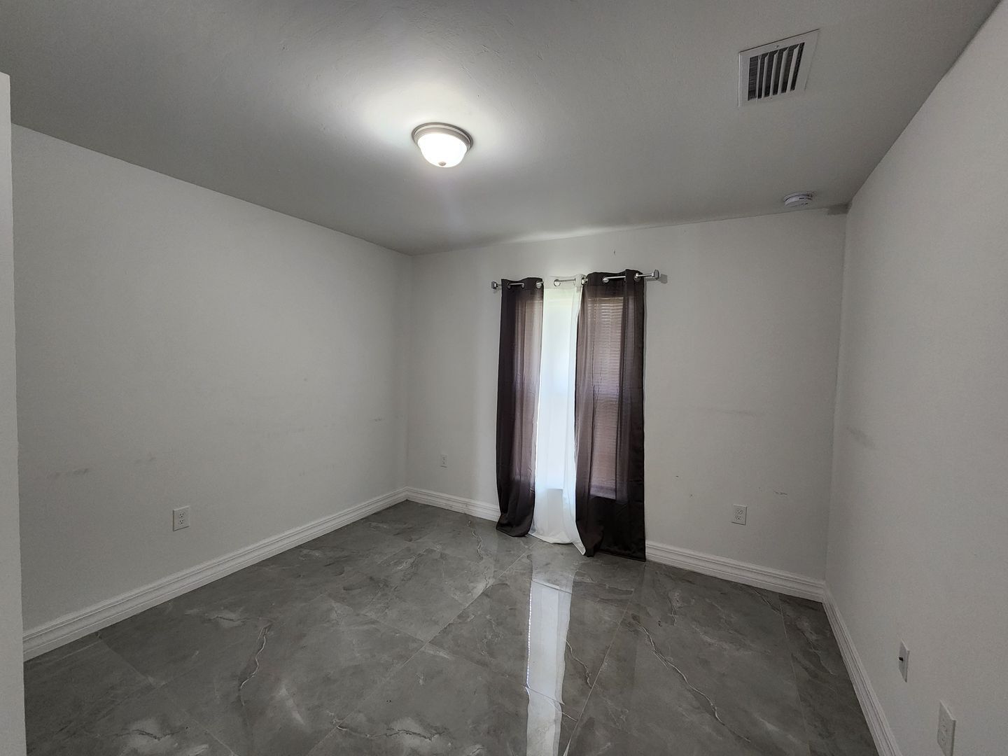 Building Photo - BEAUTIFUL 3 BR / 2 BA HOME RECENTLY REDUCED! MOVE IN SPECIAL FIRST MONTH FREE!!!!!