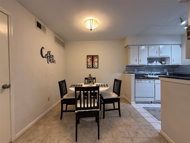 Building Photo - 845 Augusta Dr