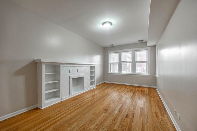 Building Photo - 3751 W Sunnyside Ave