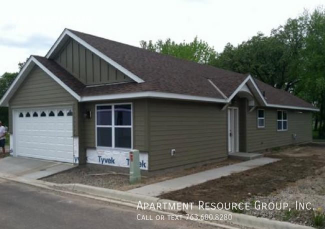 Building Photo - 826 Greta Ln