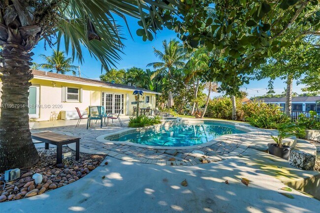 Building Photo - 1600 N 28th Ct