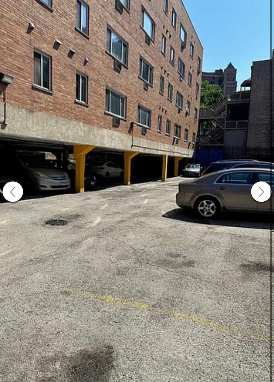 Building Photo - 3825 N Pine Grove Ave