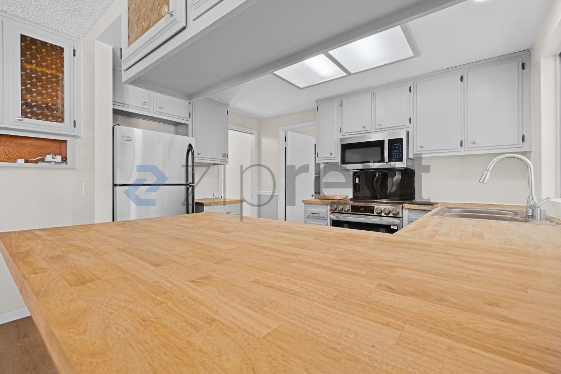 Building Photo - Unit