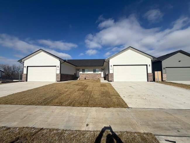 Building Photo - 9418 E Chris St