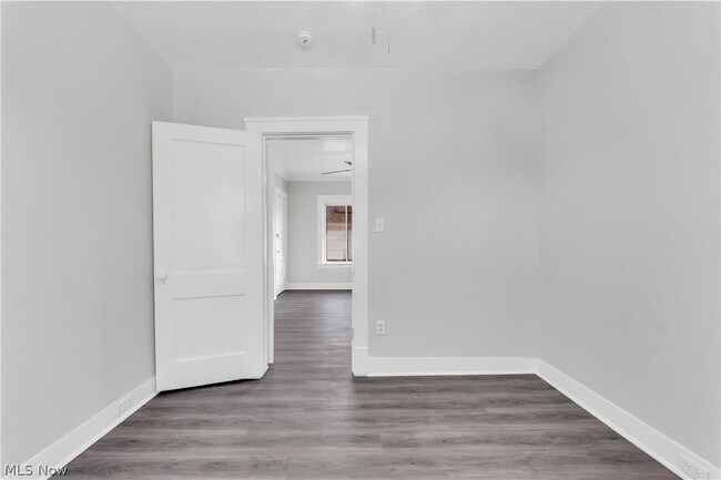 Building Photo - 1221 E 168th St