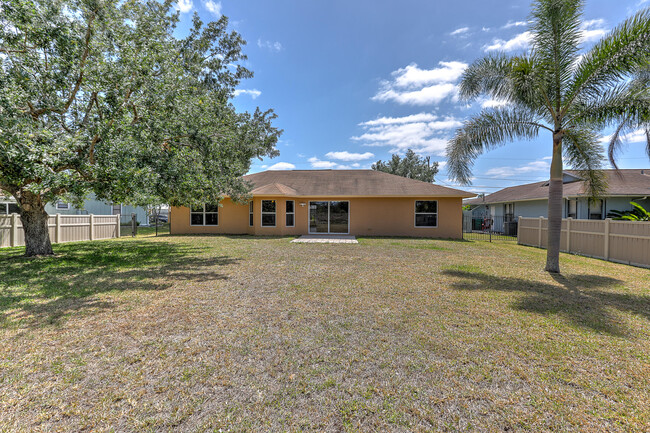 Building Photo - 3514 SW Zullo St