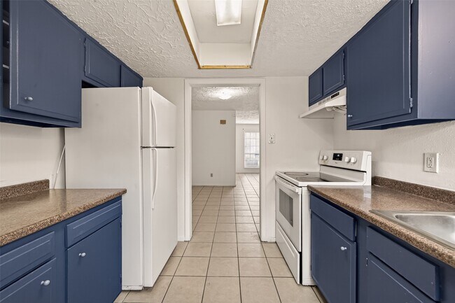 Building Photo - 6375 S Briar Bayou Dr