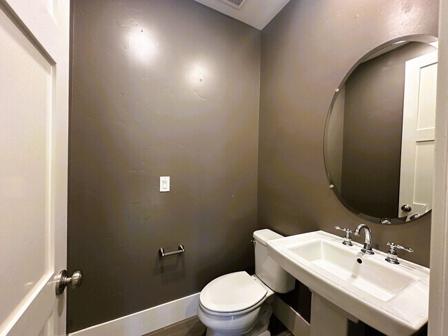 Building Photo - 2625 Nicasio Ln