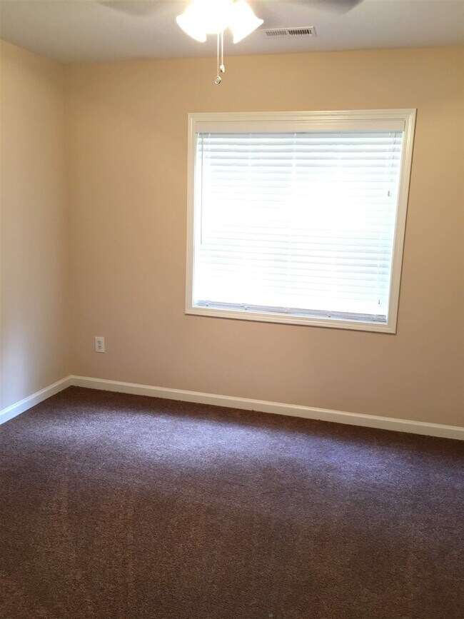 Building Photo - 111 Clarin Way