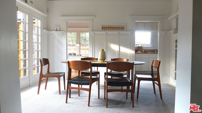 Building Photo - 2417 Walgrove Ave