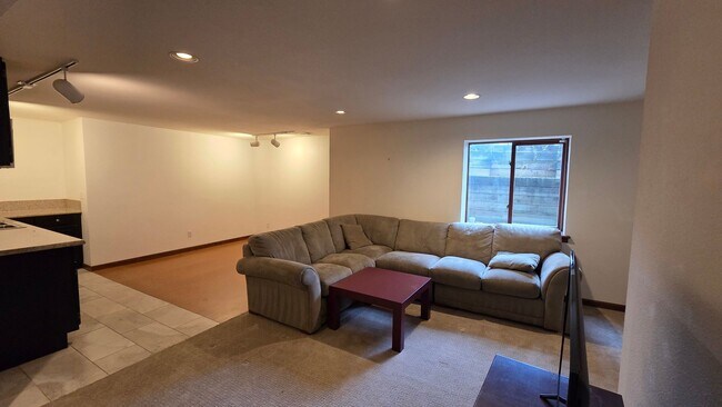 Building Photo - 7 bedroom 5 Bath Home In Desirable Boulder Location - Partially Furnished - 6 Month Lease Only