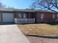 Building Photo - 3 Bedroom, 1.5 Bathroom Home! Schedule a Showing Today!