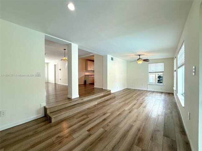 Building Photo - 2625 SW 67th Ave