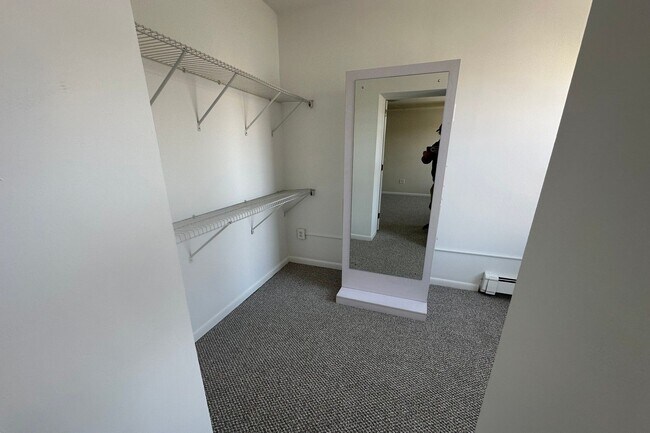 Building Photo - 11 N Dean St