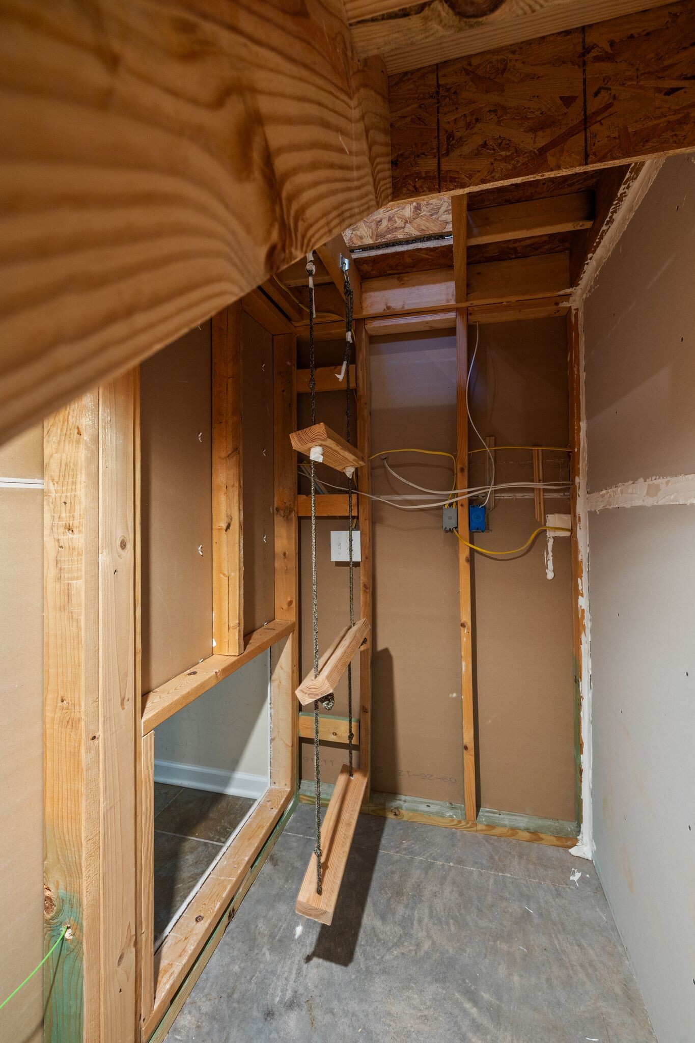 Building Photo - 911 Keepsake Diamond Ln