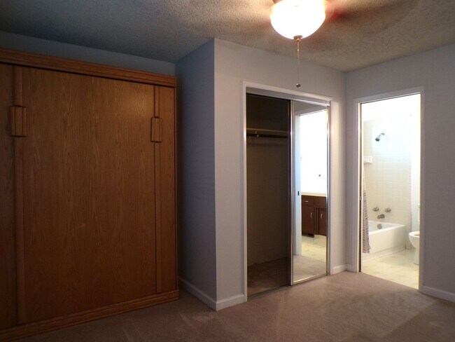 Building Photo - Charming 3 bedroom Home Near Beyer High School