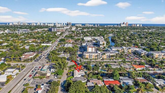 Building Photo - 1570 NE 30th Pl