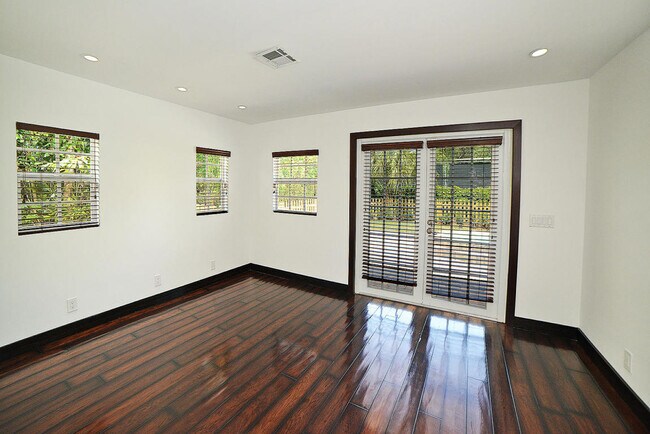 Building Photo - 6943 Giralda Cir